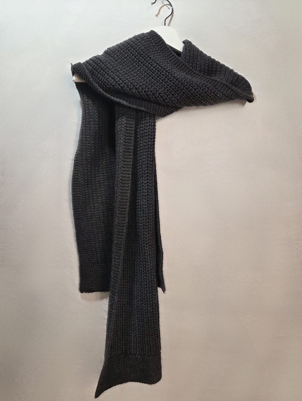 Banana Republic Wool Blend Charcoal Grey Long Italian Yarn Knit Scarf